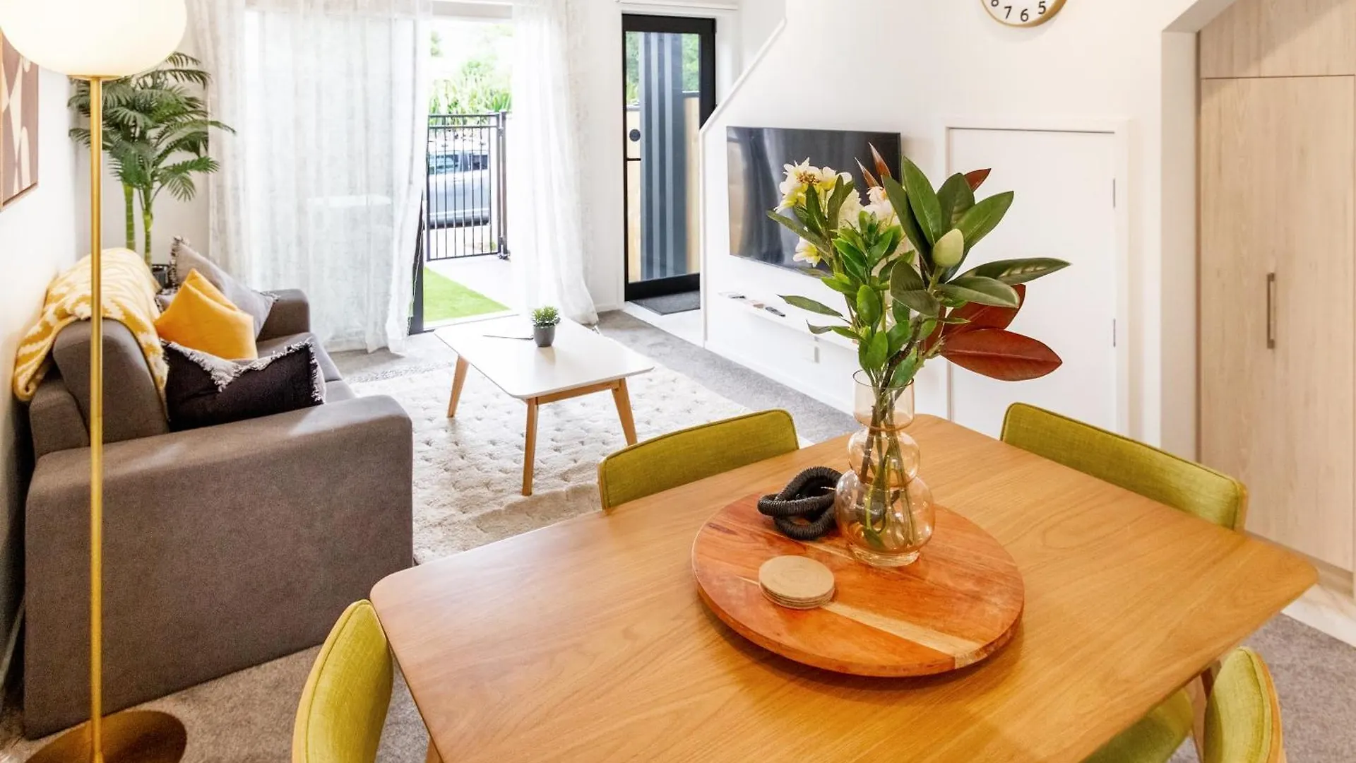 Prime Location: Hagley, Riverside, Hospital Christchurch Apartment